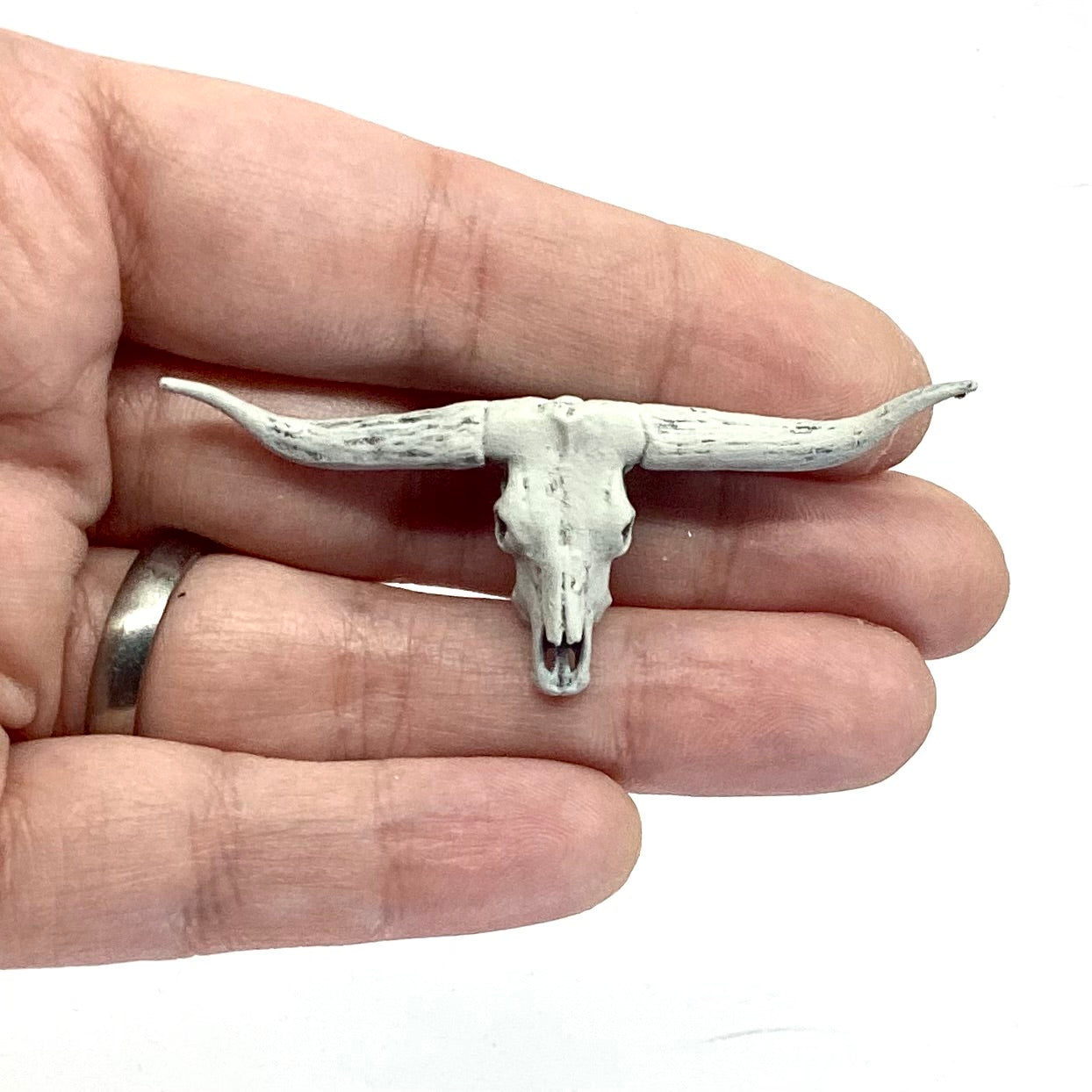 1:24 scale Texas Longhorn Skull Replica - miniature side view — The Scale Grail