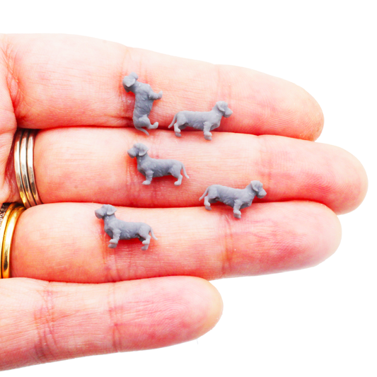Dachshund MICROS miniature — handmade resin scale model by The Scale Grail