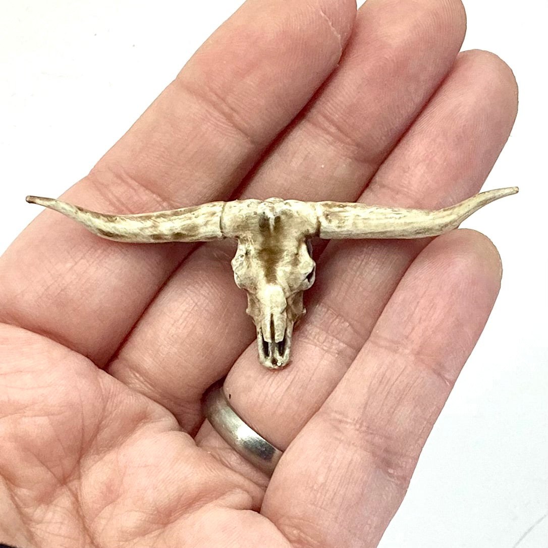 Texas Longhorn skull replica, 1:24 scale, aged paint wash finish