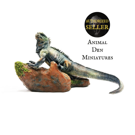 Marine Iguana - 1:16 Scale Miniature from Animal Den Miniatures